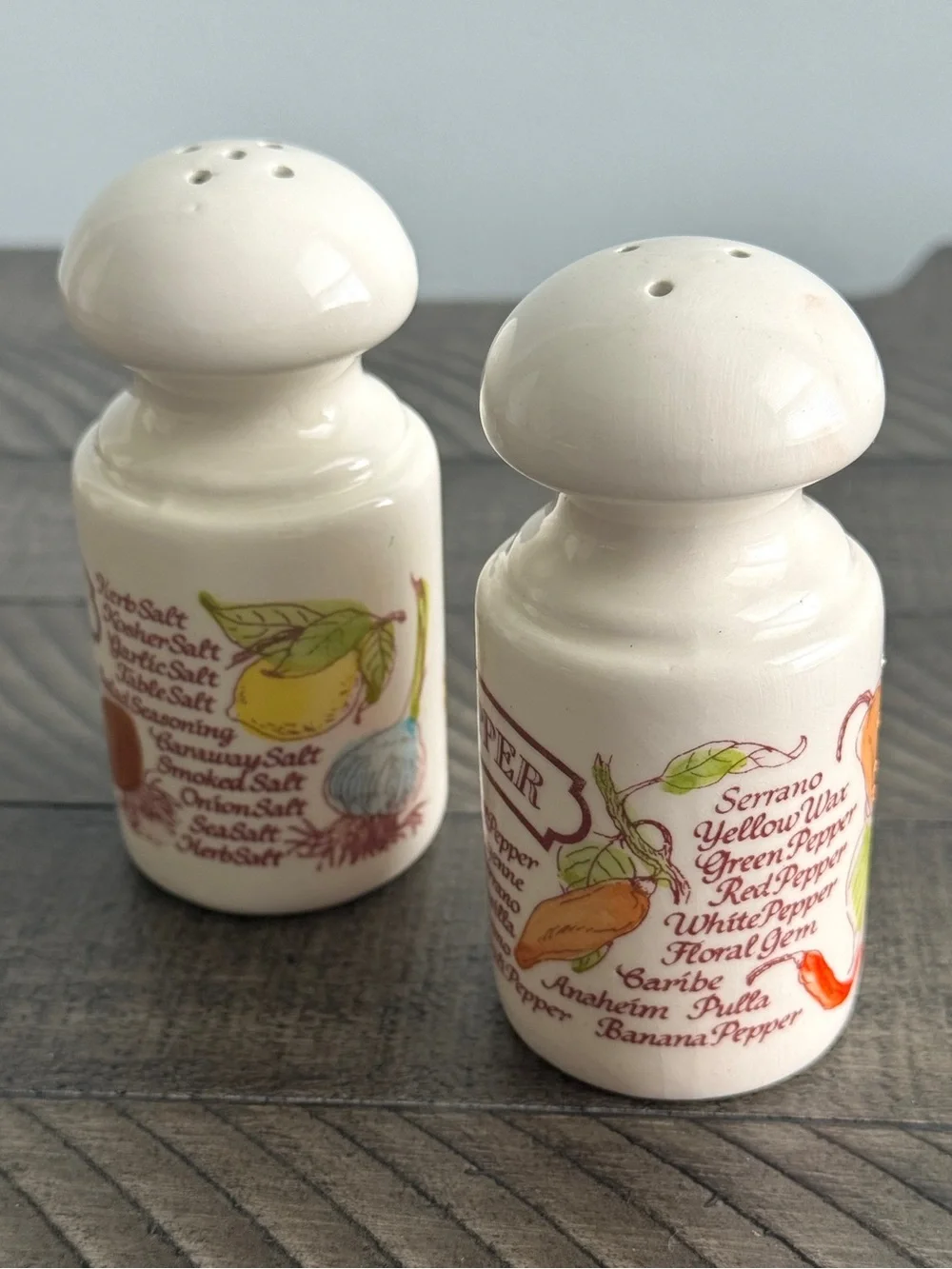 Vintage 1980s Avon Country Kitchen Salt & Pepper Shakers - Retro Farmhouse Decor